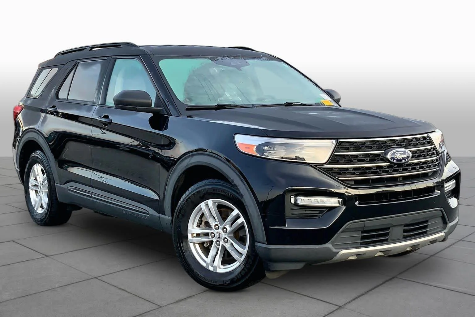 Certified Used 2020 Agate Black Metallic Ford XLT image 3