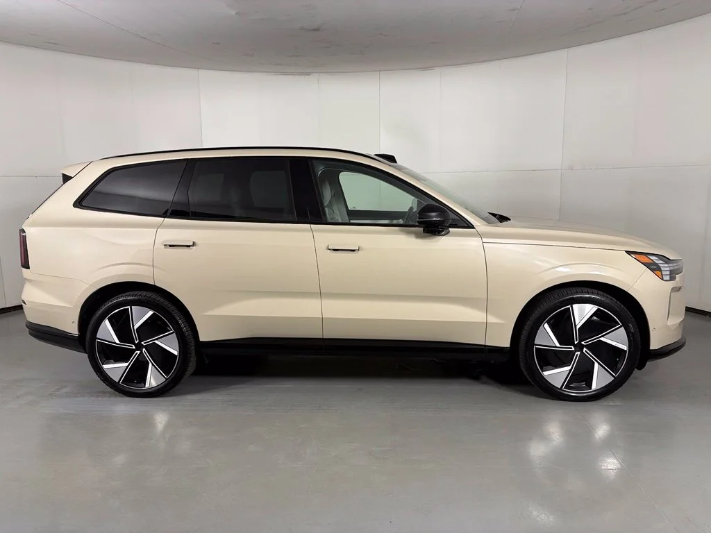 Used 2025 Beige Volvo Twin Motor Performance Ultra image 9