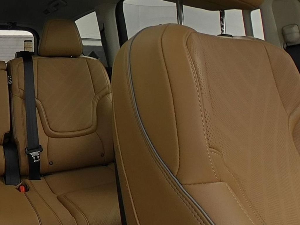 New 2026 RADIANT WHITE INFINITI Luxe 4WD image 24