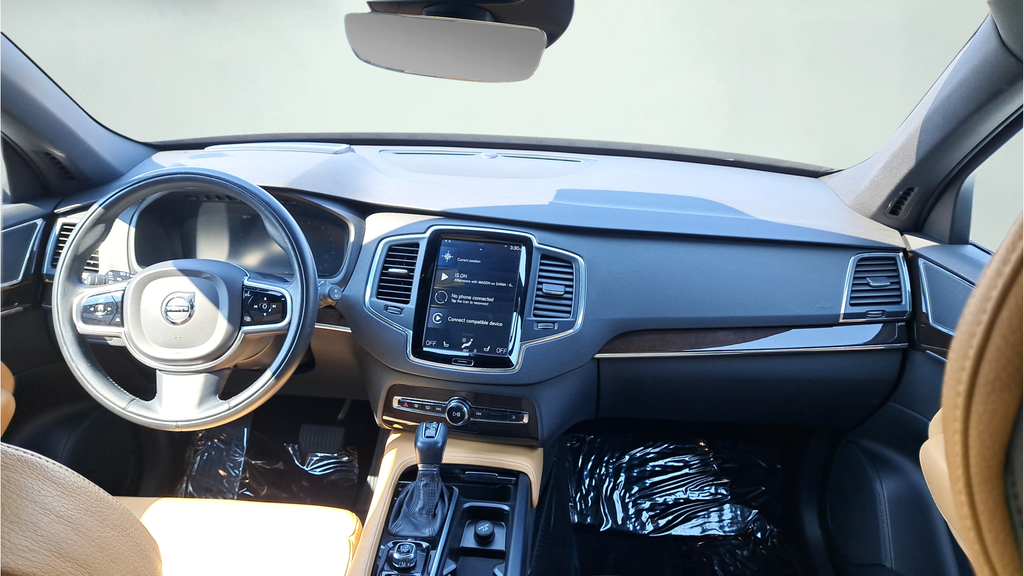 Used 2019 White Volvo T6 Momentum image 17