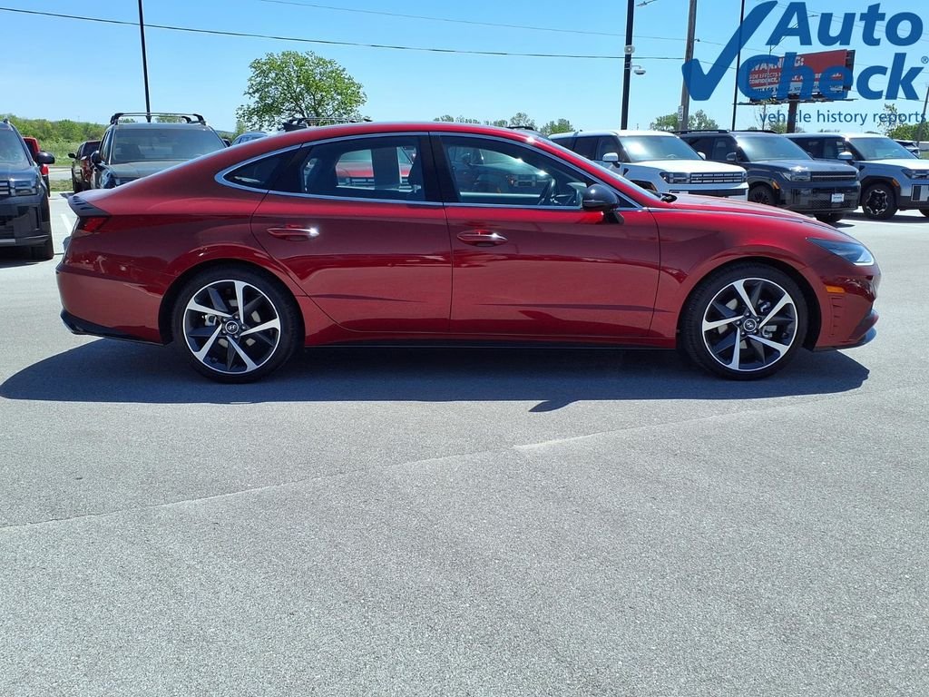 Used 2023 Red Hyundai SEL Plus image 7