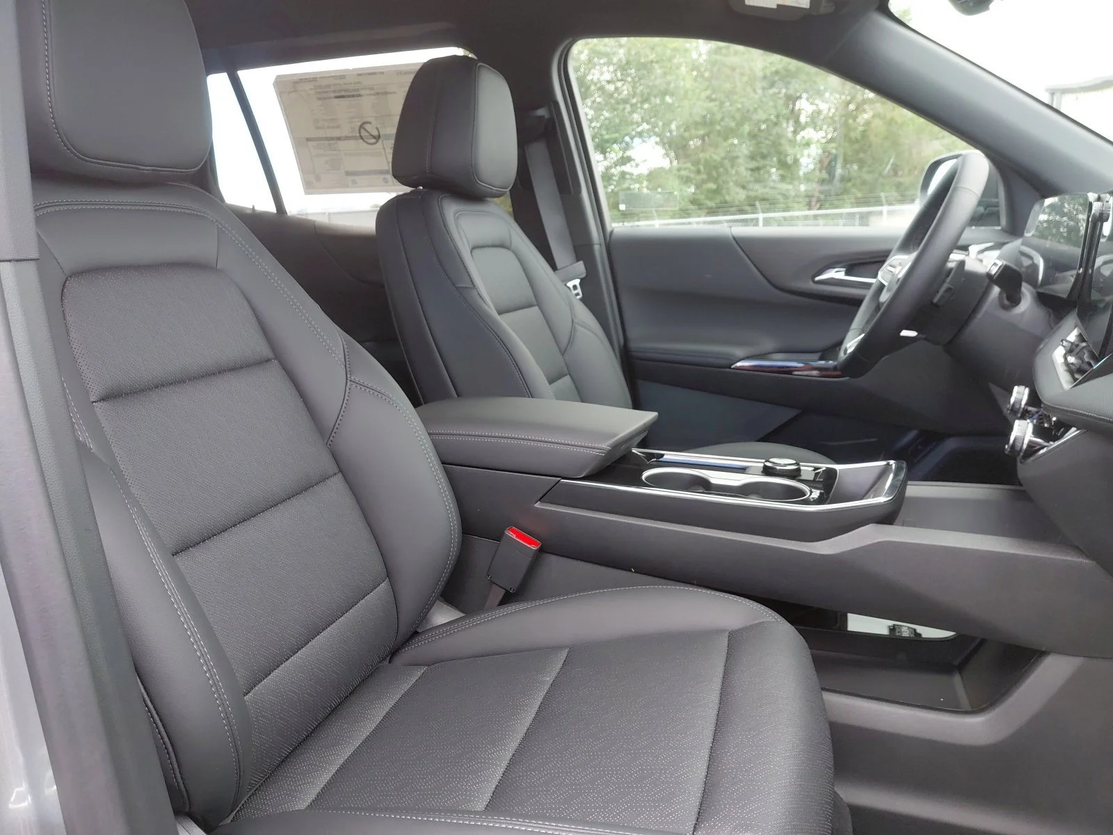 2027 Chevrolet Equinox LT - Photo 33