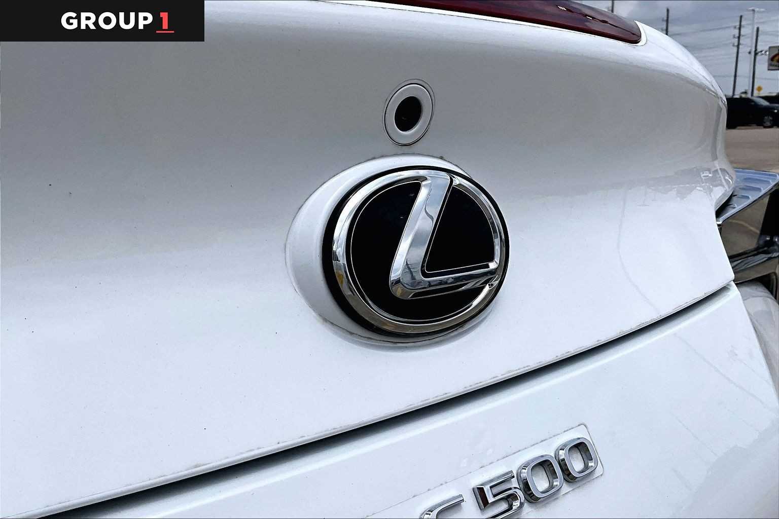 Certified Used 2021 ULTRA WHITE Lexus  image 30