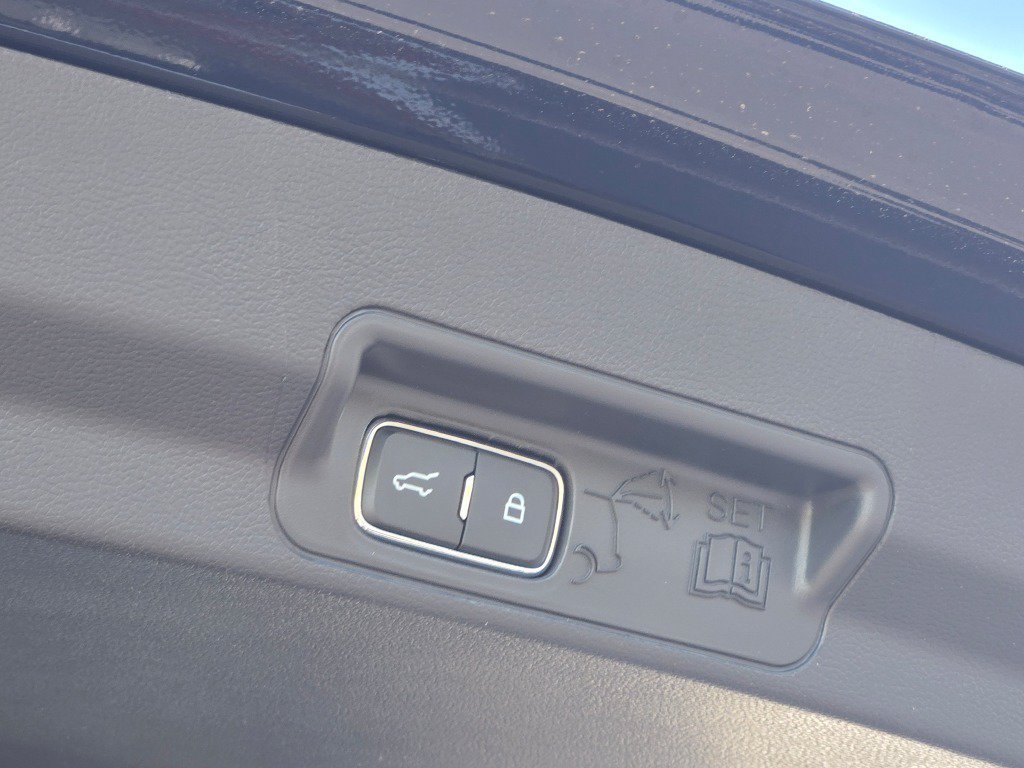 New 2026 Agate Black Metallic Ford Tremor® image 18