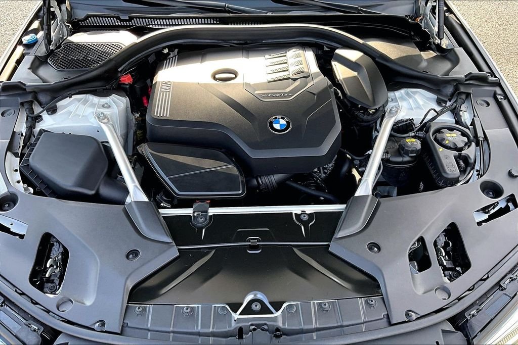 Used 2023 White BMW 530i image 31