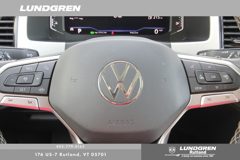 Used 2022 Black Volkswagen 3.6L V6 SE w/Technology image 32