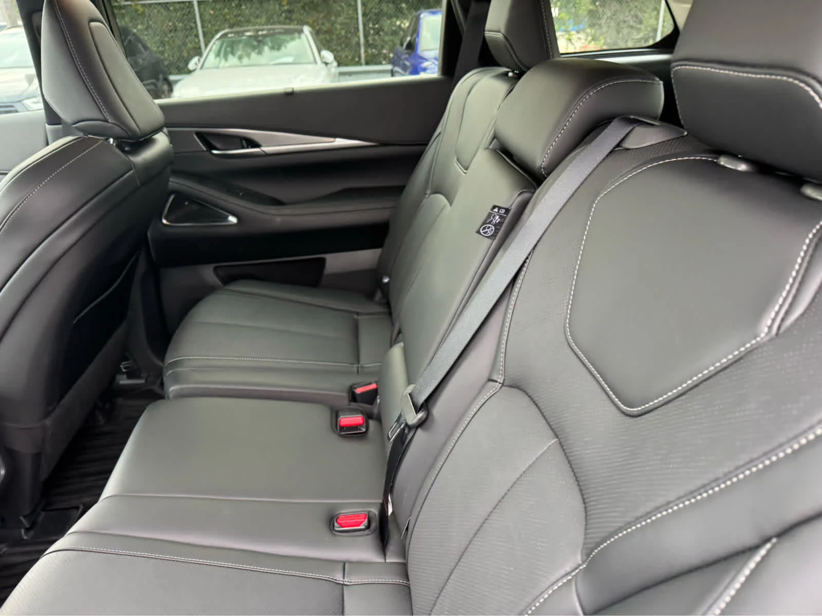 Certified Used 2026 Mineral Black INFINITI LUXE image 25