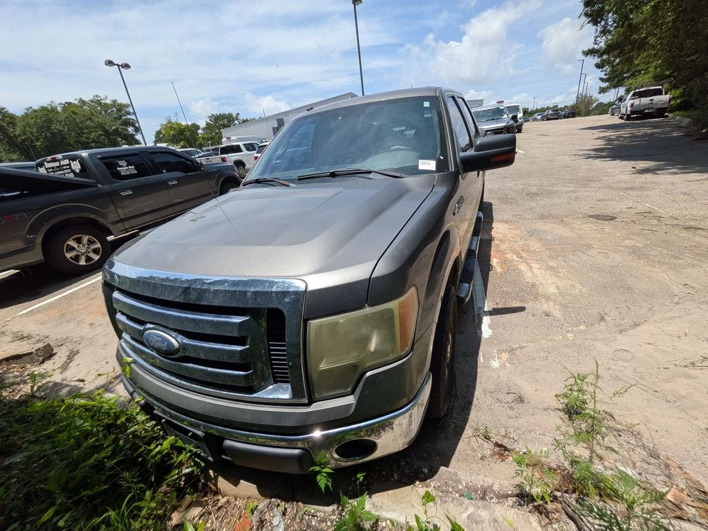 Used 2010 Gray Ford XL image 2