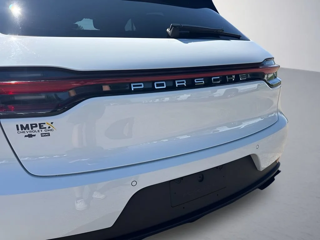 Used 2021  Porsche  image 32