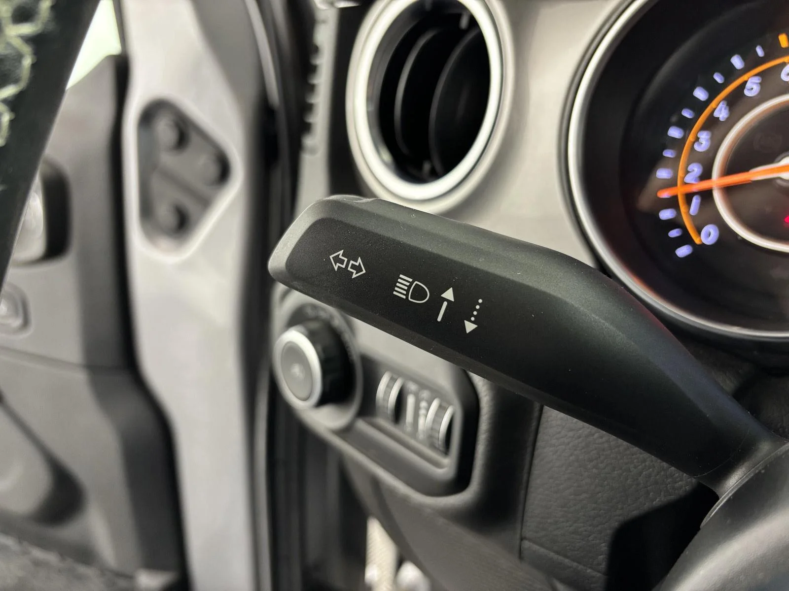 Used 2020 Billet Silver Metallic Jeep Sahara image 28