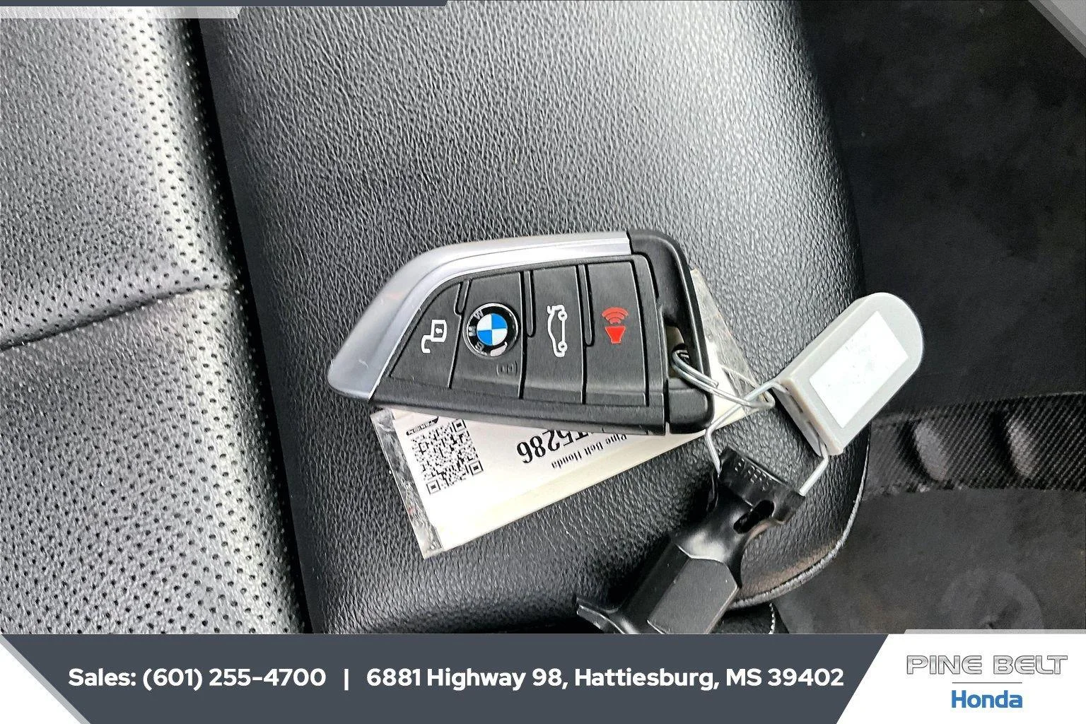 Used 2024 Phytonic Blue Metallic BMW sDrive30i image 9