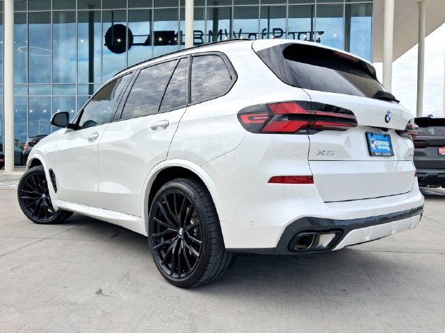 Used 2026 White BMW sDrive40i image 5