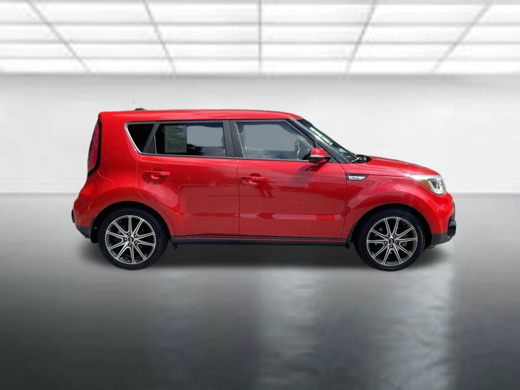 Used 2018 Red Kia Exclaim image 6