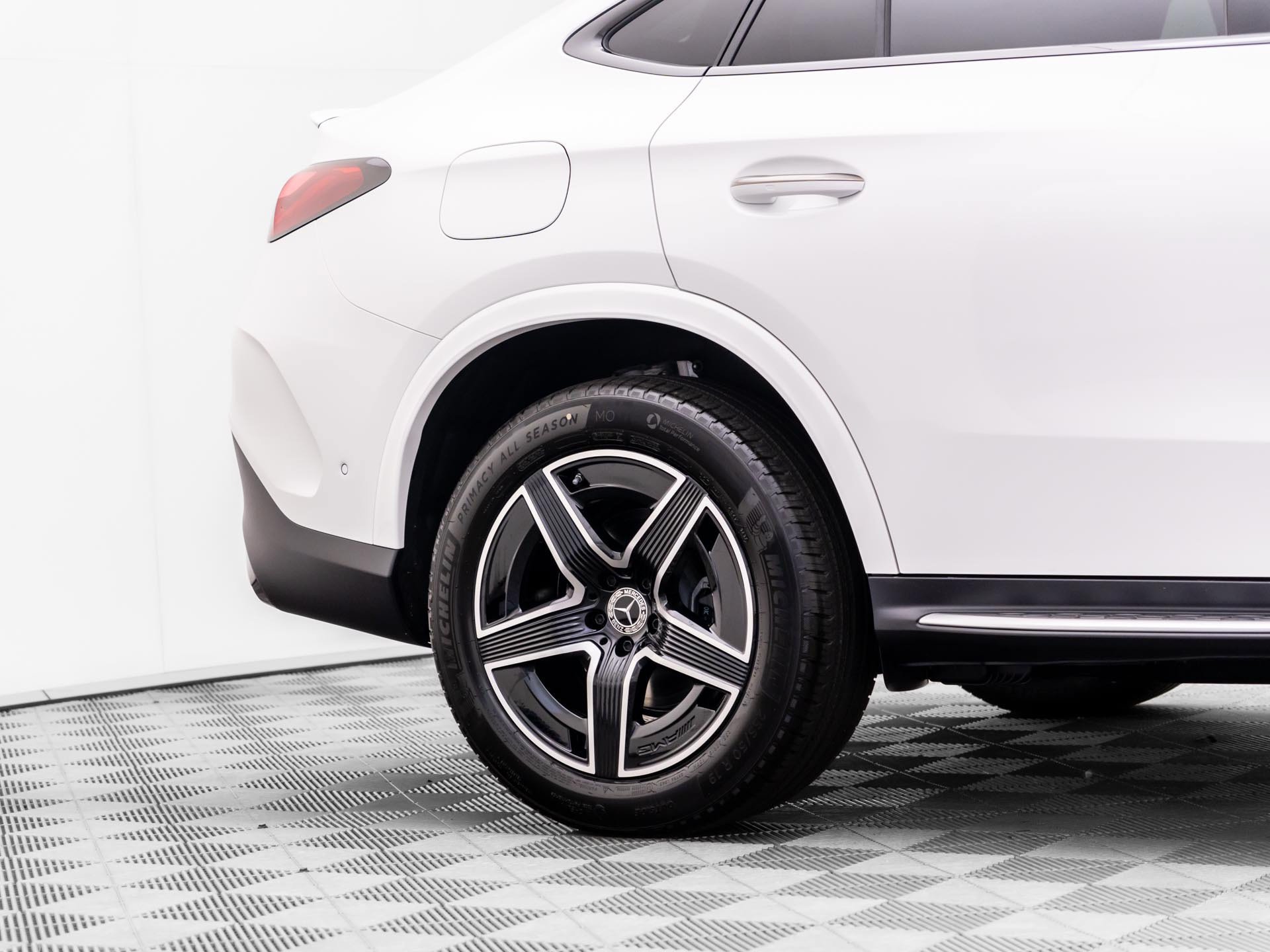 New 2027 White Mercedes-Benz GLC 300 Coupe image 36