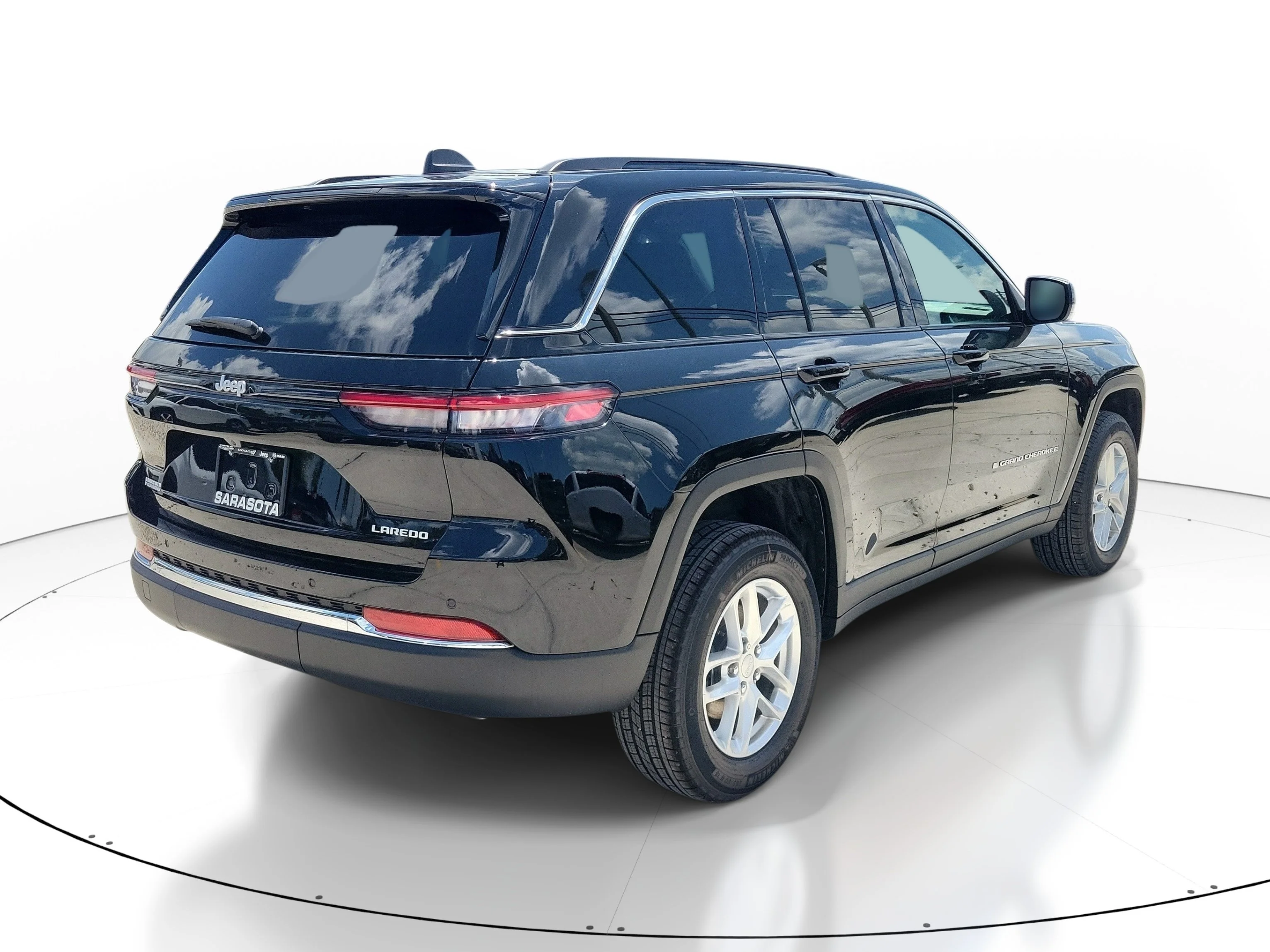 New 2026 Diamond Black Crystal Pearlcoat Jeep Laredo X image 6