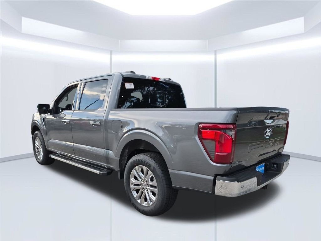 New 2026 Carbonized Gray Metallic Ford XLT image 3