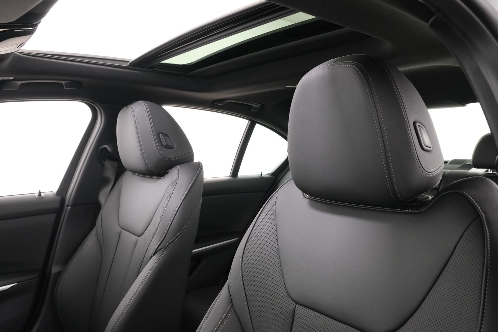 New 2026 Dravit Grey Metallic BMW 330i xDrive image 45