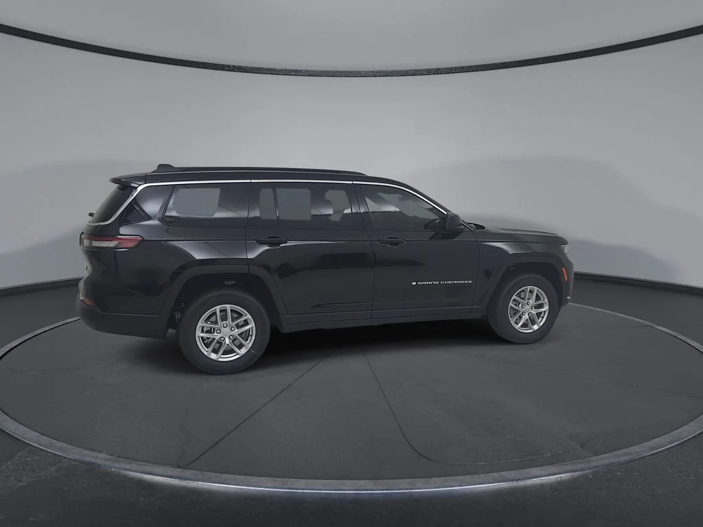 New 2026 Diamond Black Crystal Pearlcoat Jeep Laredo X image 16