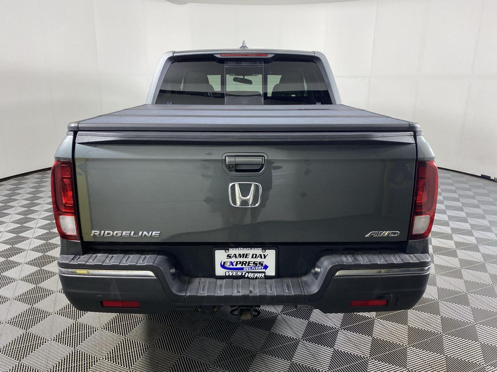 Used 2019 Forest Mist Metallic Honda RTL image 6