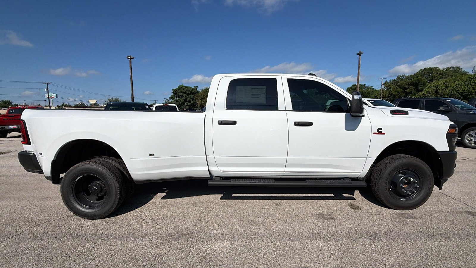 New 2026 Bright White Clear-Coat Exterior Paint RAM Tradesman image 4