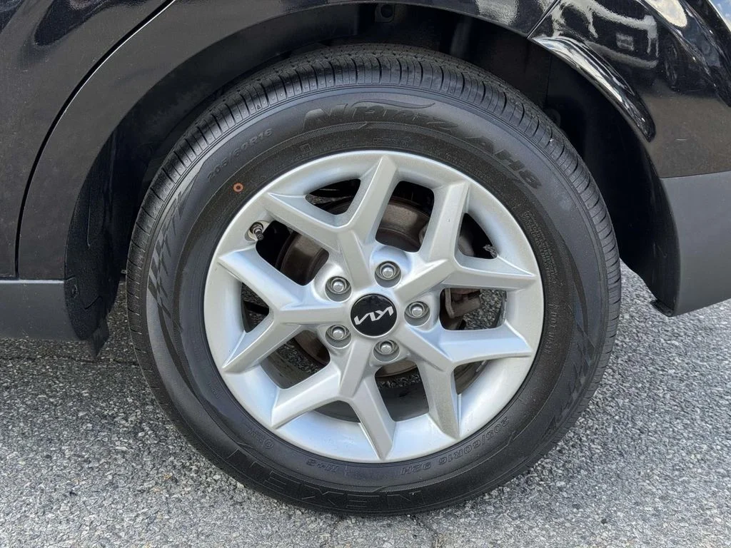Used 2022 Black Kia LX image 12