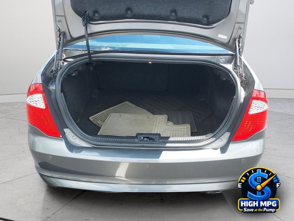 Used 2010 Gray Ford SE image 30