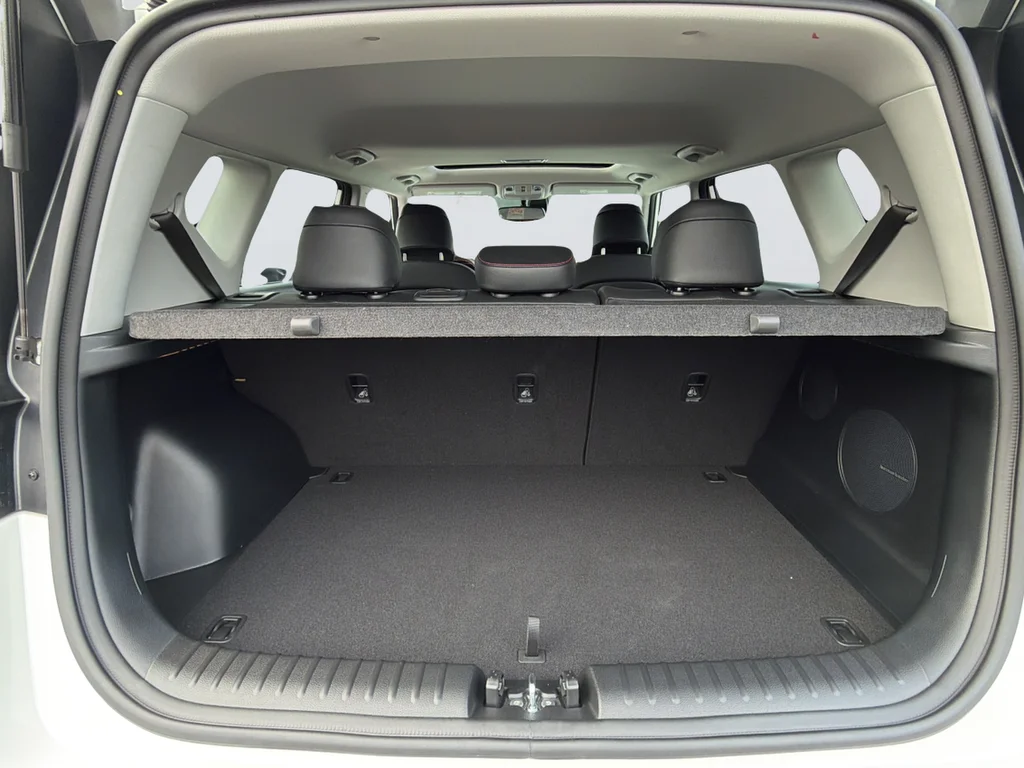 Used 2025 White Kia GT-Line image 29