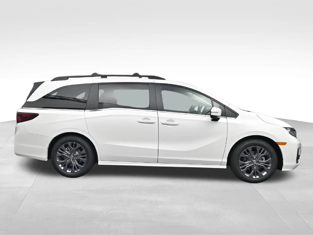 New 2027 Platinum White Pearl Honda Touring image 4