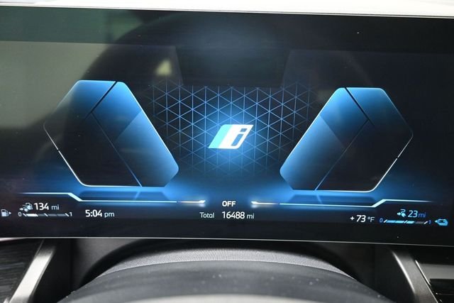 Used 2026 Gray BMW 550e xDrive image 12