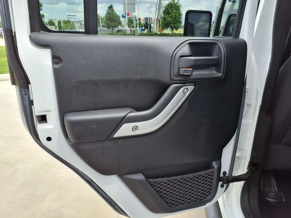 Used 2016 White Jeep Unlimited Sahara image 15
