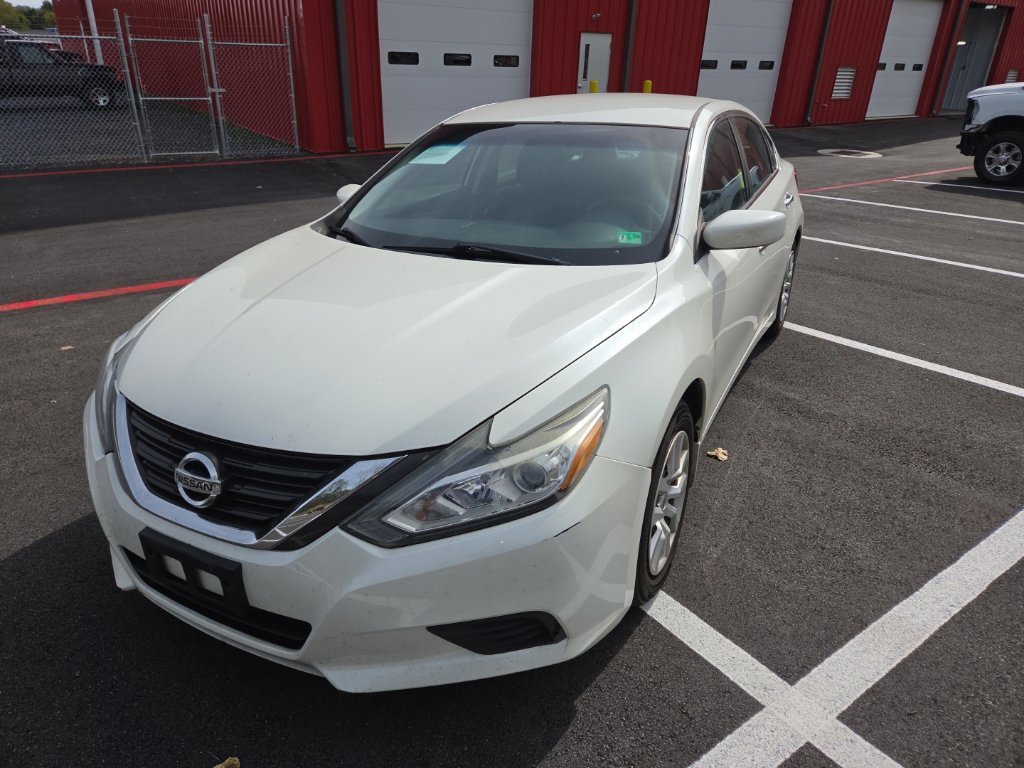 Used 2017 White Nissan 2.5 S image 3