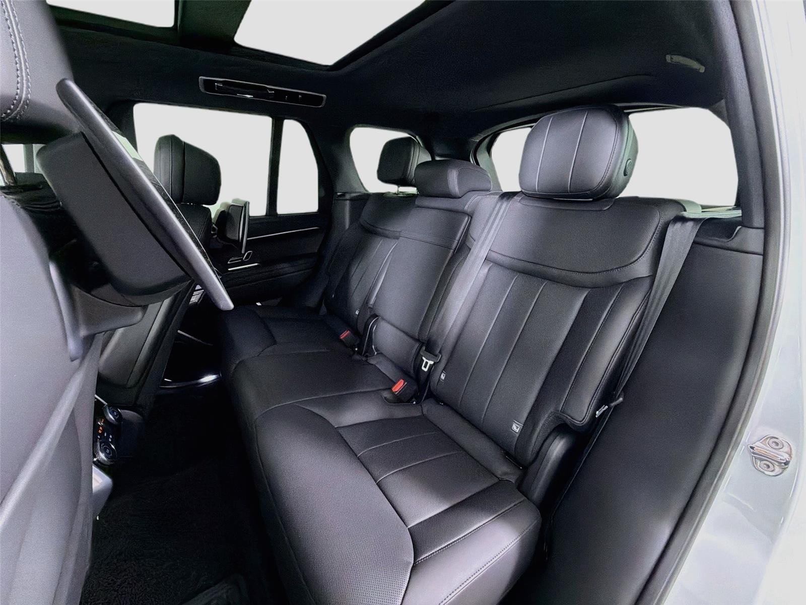 2025 Land Rover Range Rover SE - Photo 23