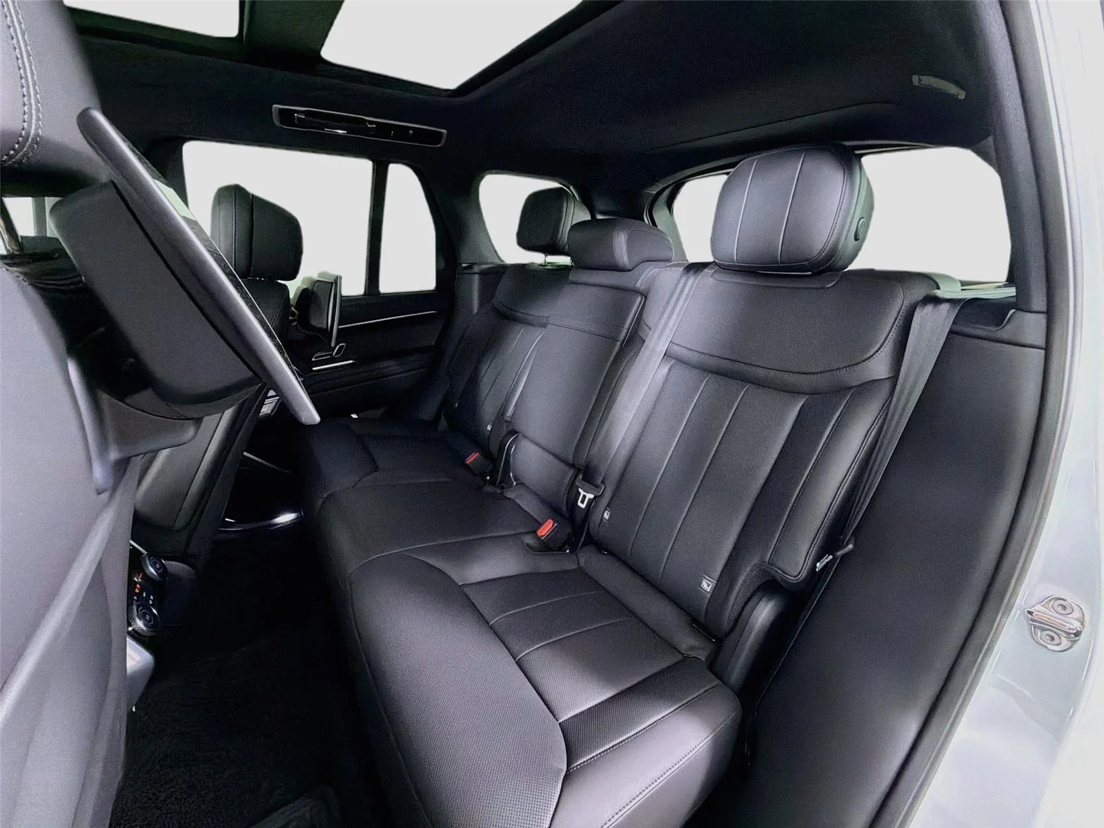 2025 Land Rover Range Rover SE - Photo 23