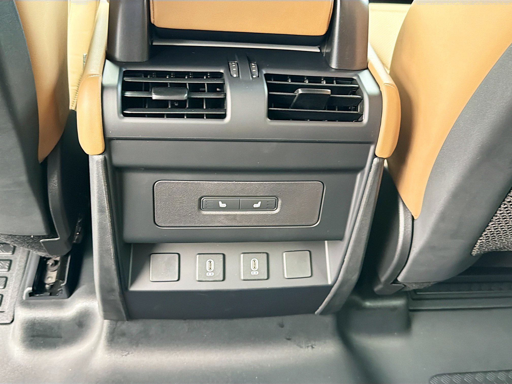 New 2026 Fuji White Land Rover X-Dynamic SE image 20
