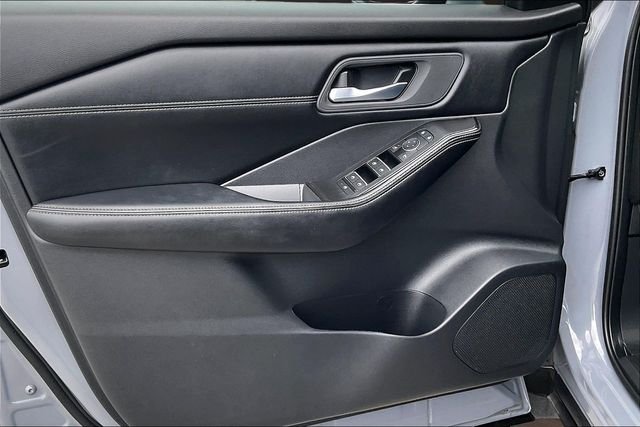 Used 2025 Gray Nissan SL image 21