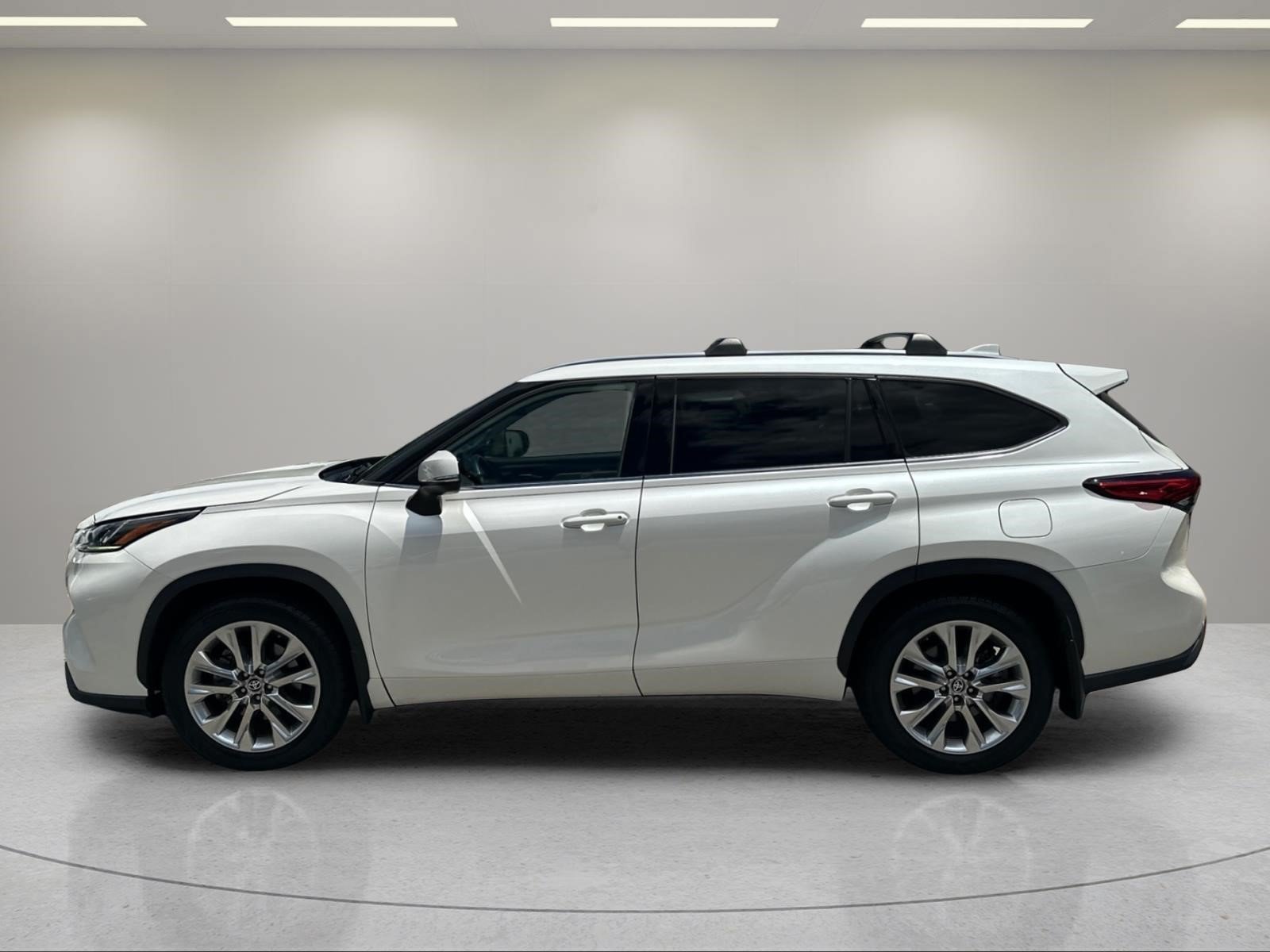 Used 2020 Blizzard Pearl Toyota Limited image 2