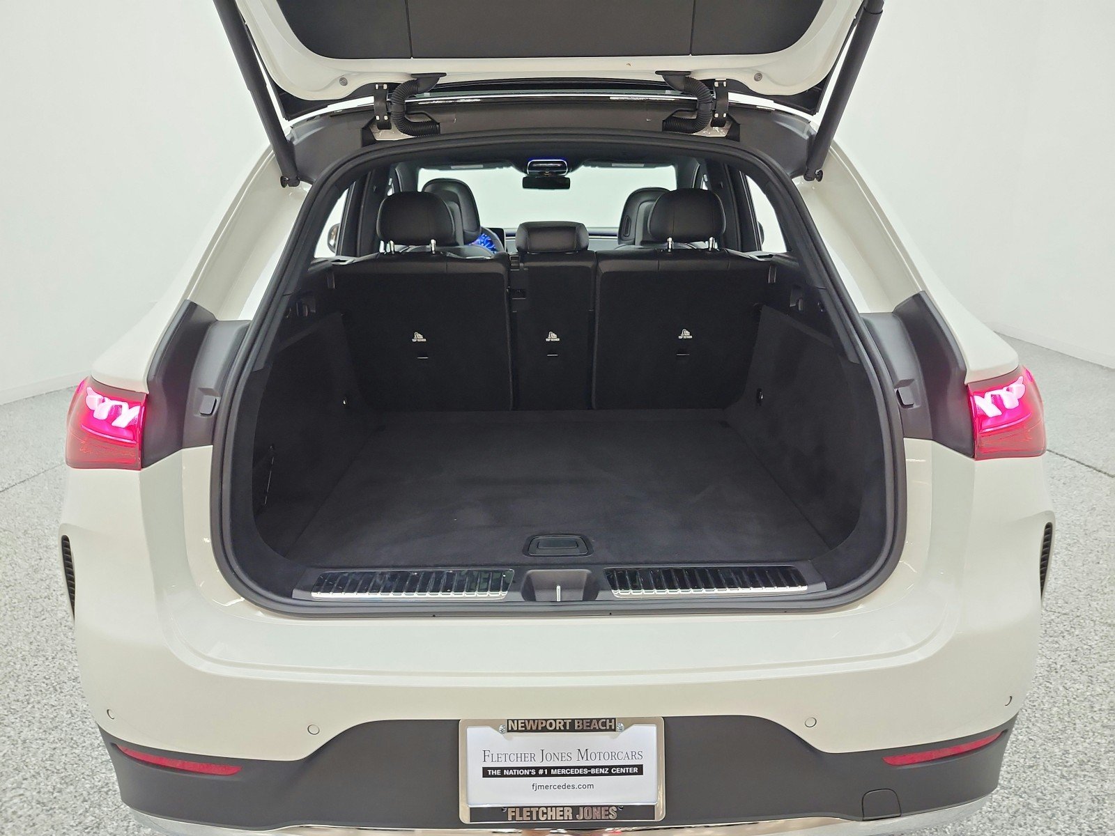 Certified Used 2026 Polar White Mercedes-Benz EQE 320+ SUV image 17