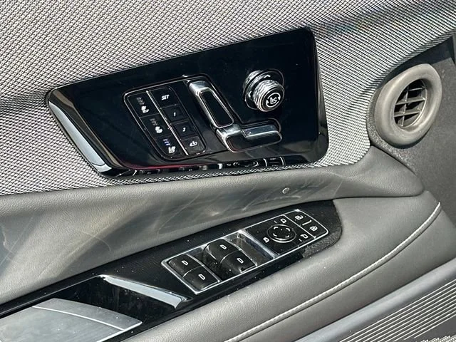 2025 Cadillac OPTIQ Sport 2 - Photo 8