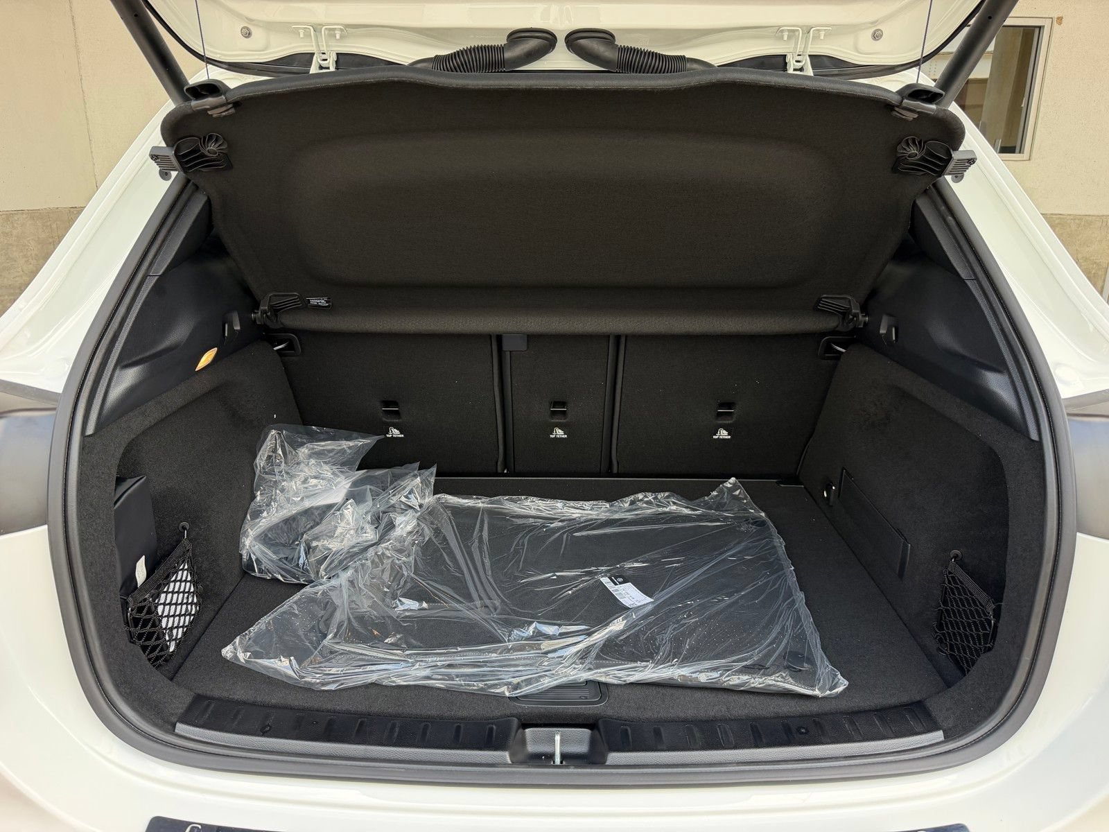 New 2026 Polar White Mercedes-Benz GLA 250 image 41