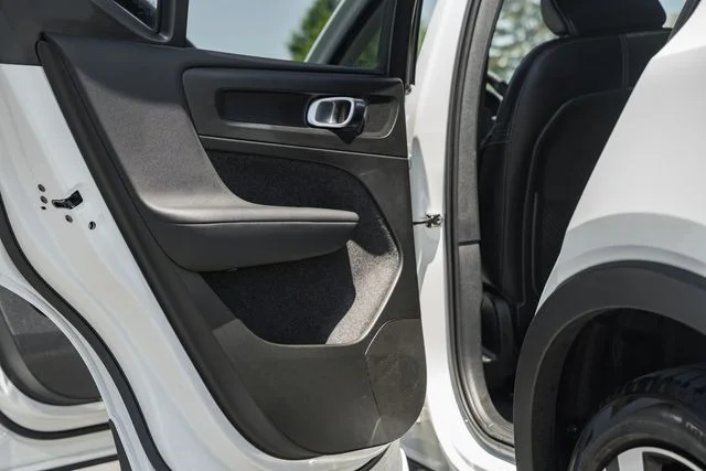 Certified Used 2025 Crystal White Volvo Plus image 39
