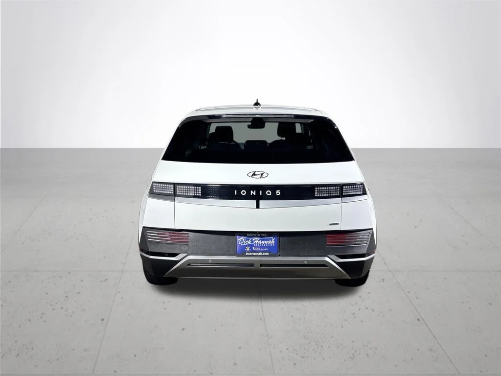 Used 2023 White Hyundai SE image 7