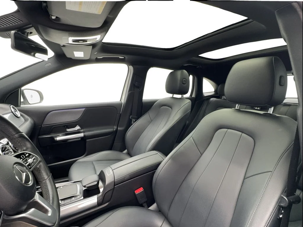 Used 2022 White Mercedes-Benz GLA 250 image 19