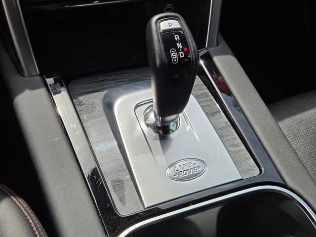 Used 2023 White Land Rover SE R-Dynamic image 23