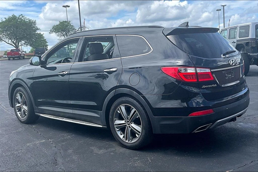 Used 2016 Black Hyundai Limited image 3