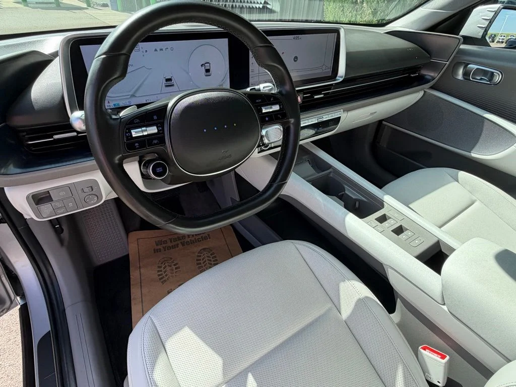 Used 2024 Silver Hyundai SEL image 11
