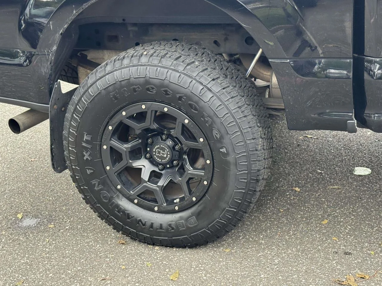 Used 2017 Shadow Black Ford XL image 9