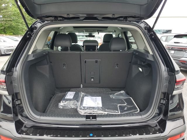 New 2026 Black Volkswagen 1.5T SE Black image 8