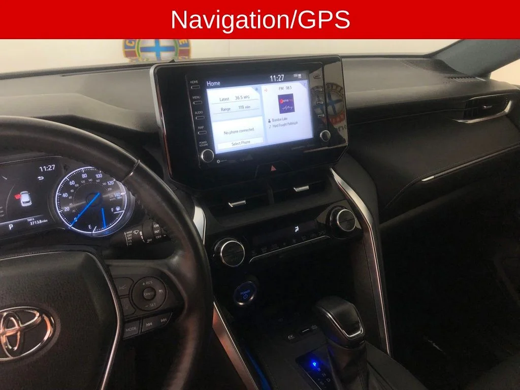 Used 2021 Silver Toyota XLE image 3