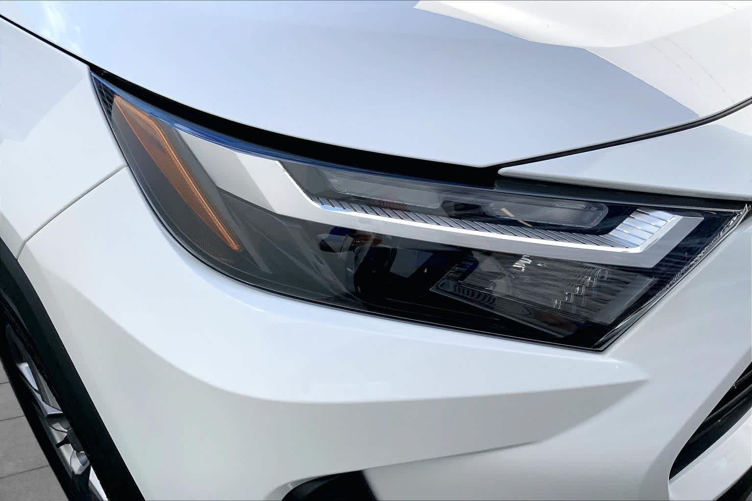 Used 2024 Ice Cap Toyota Hybrid LE image 25