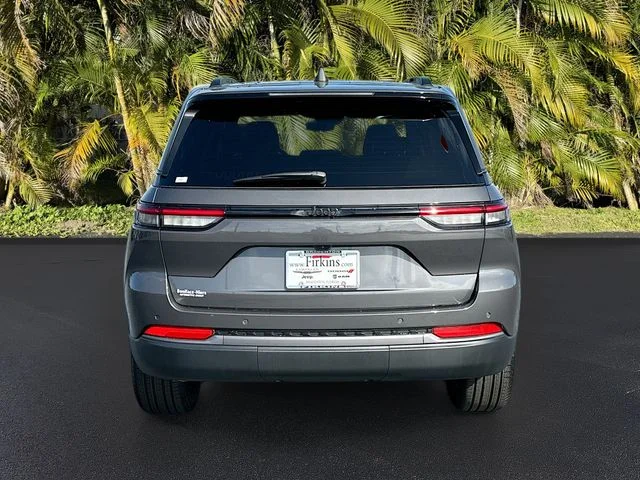 New 2026 Baltic Gray Metallic Clear-Coat Exterior Paint Jeep Limited image 5